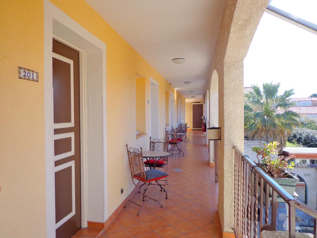 Logis Hotel Les II Mas - Perpignan Sud Cabestany Exterior photo